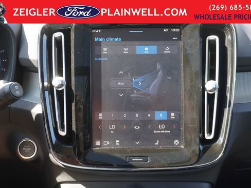 Used 2023 Volvo XC40 B5 Plus w/ Protection Package Premier image 21