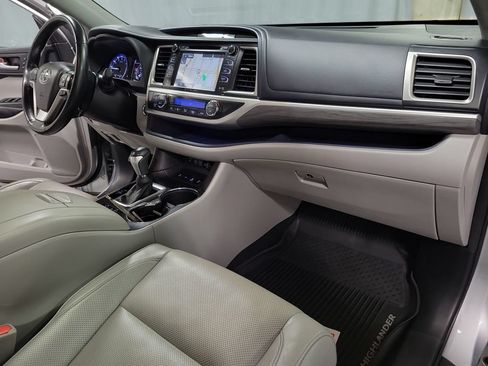 Used 2018 Toyota Highlander Limited AWD/4WD image 38