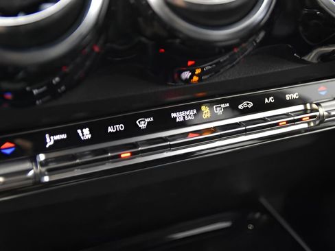 Used 2021 Mercedes-Benz GLB 35 AMG 4MATIC image 27