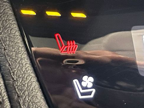 Used 2025 Cadillac XT6 Premium Luxury image 34