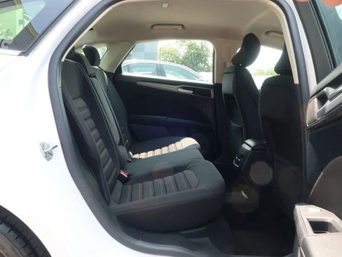 Used 2019 Ford Fusion SE FWD image 21