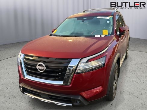 Used 2022 Nissan Pathfinder Platinum w/ Cargo Package FWD image 3