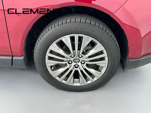 Used 2021 Toyota Venza XLE w/ Softex Package image 35