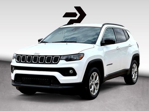 Used 2024 Jeep Compass Latitude AWD/4WD image 4