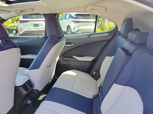 Used 2022 Lexus UX 250h w/ Accessory Package (Z2) AWD/4WD image 12