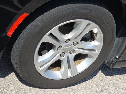 Used 2019 Dodge Charger SXT RWD image 10