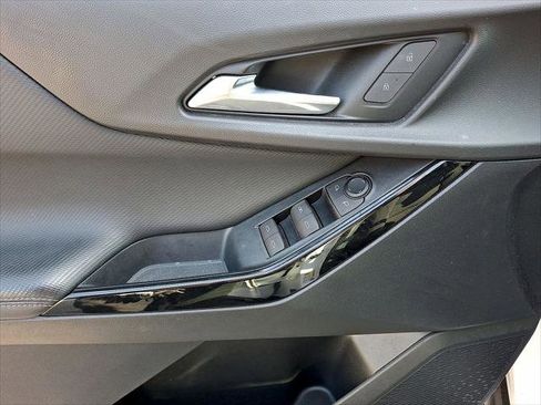Used 2025 Chevrolet Equinox LT w/ Safety and Technology Package FWD image 10