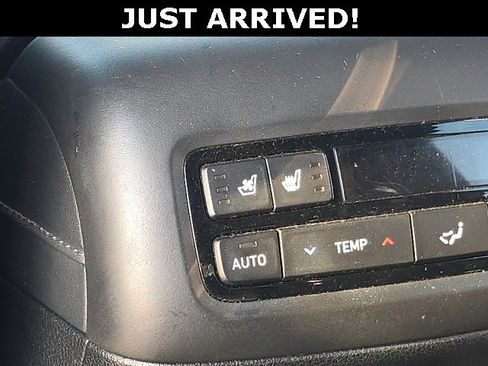 Used 2022 Hyundai Palisade Calligraphy image 12