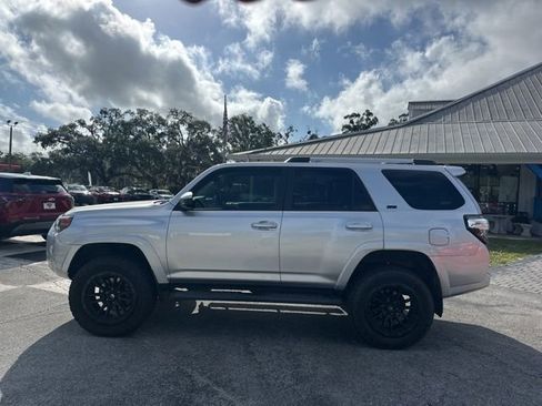 Used 2021 Toyota 4Runner SR5 AWD/4WD image 2