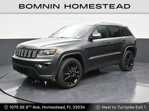 Used 2021 Jeep Grand Cherokee Laredo X image 1