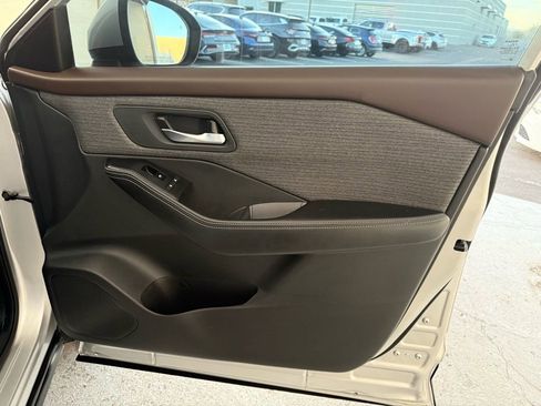 Used 2021 Nissan Rogue SV image 12