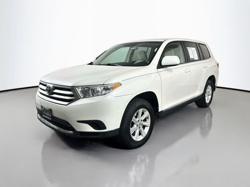 Used 2013 Toyota Highlander 4WD w/ Cold Weather Pkg image 3