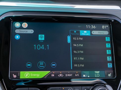 Used 2019 Chevrolet Bolt Premier w/ Infotainment Package FWD image 16