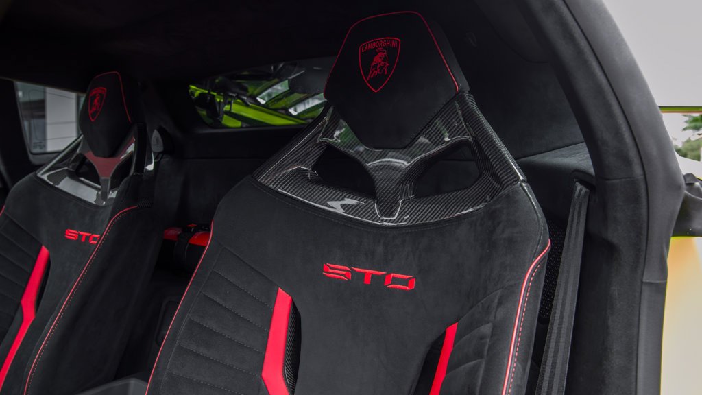 Used 2022 Lamborghini Huracan STO RWD image 17