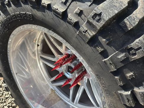 Used 2017 Nissan Titan SV image 15