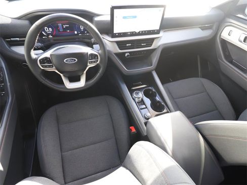 Used 2025 Ford Explorer Active image 6