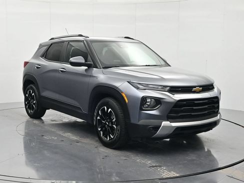 Used 2021 Chevrolet TrailBlazer LT w/ Convenience Package FWD image 3