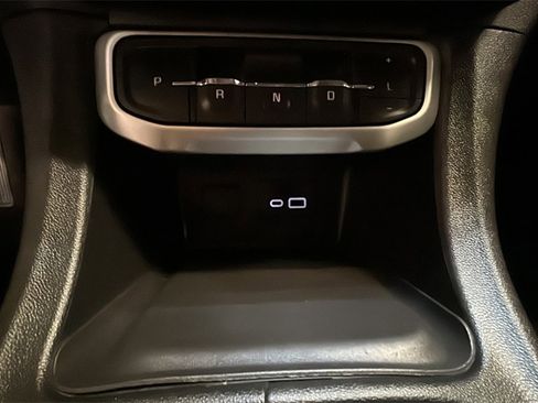 Used 2023 GMC Acadia SLT image 28