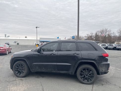 Used 2018 Jeep Grand Cherokee Altitude image 2