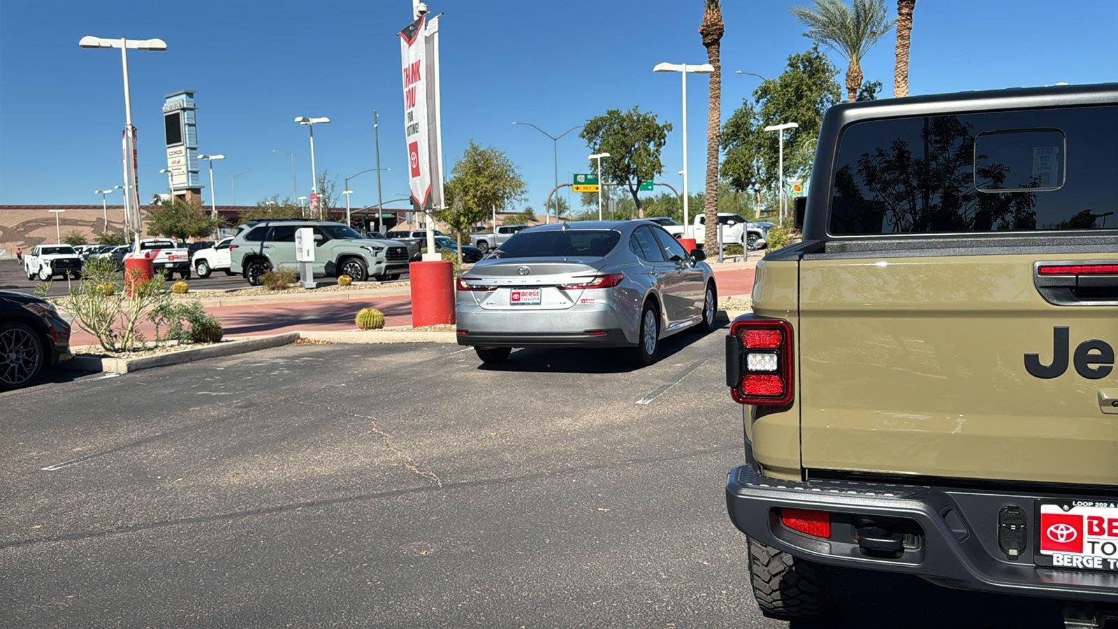 Used 2026 Jeep Gladiator Sport AWD/4WD image 8
