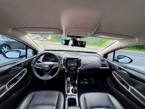 Used 2017 Chevrolet Cruze Premier FWD image 11
