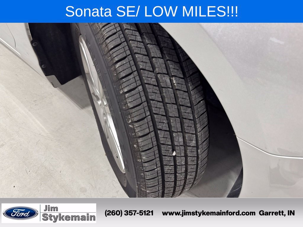 Used 2015 Hyundai Sonata SE w/ Option Group 09 FWD image 11