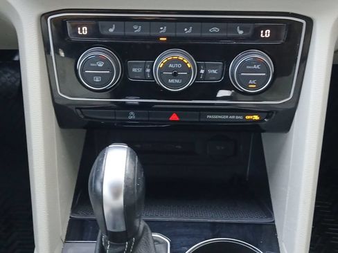 Used 2022 Volkswagen Atlas SE FWD image 4