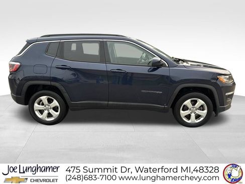 Used 2018 Jeep Compass Latitude w/ Popular Equipment Group AWD/4WD image 2