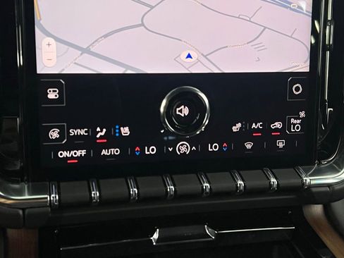 Used 2025 GMC Yukon XL Denali image 17