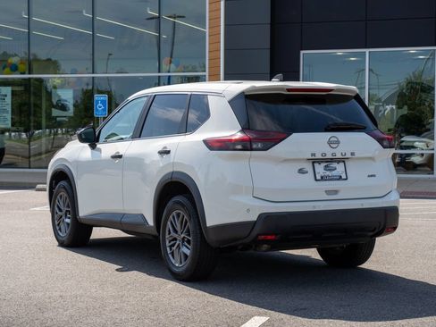 Used 2024 Nissan Rogue S AWD/4WD image 5