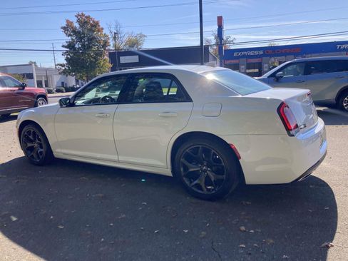 Used 2023 Chrysler 300 Touring L w/ Comfort Group image 8