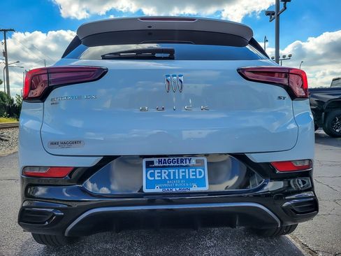 Used 2024 Buick Encore GX Sport Touring image 5