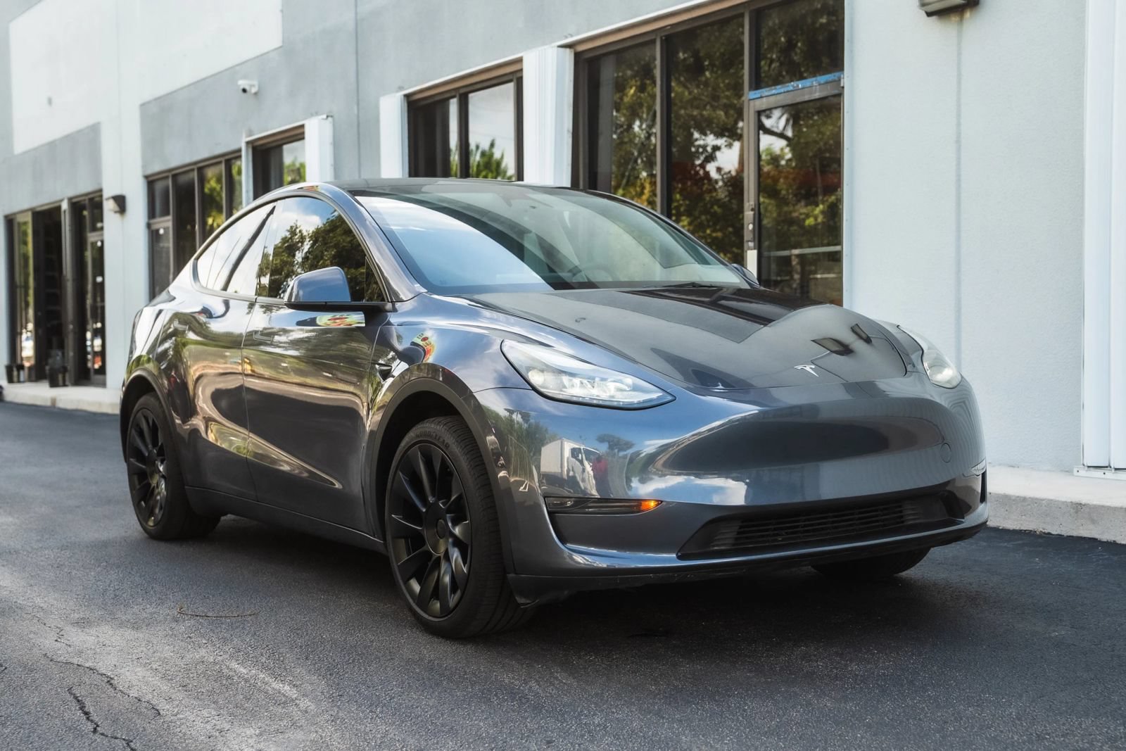 Used 2023 Tesla Model Y AWD image 3