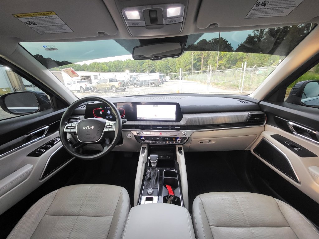 Used 2024 Kia Telluride EX w/ EX Captain's Chair Package FWD image 15