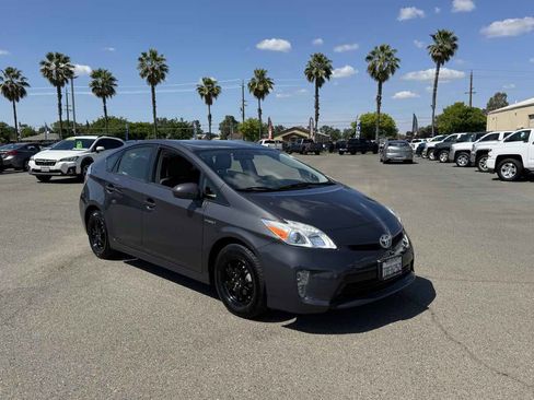 Used 2013 Toyota Prius Two FWD image 2