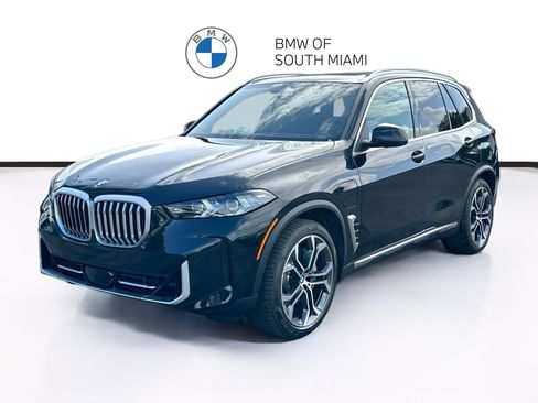 New 2026 BMW X5 xDrive50e w/ Premium Package AWD/4WD image 3
