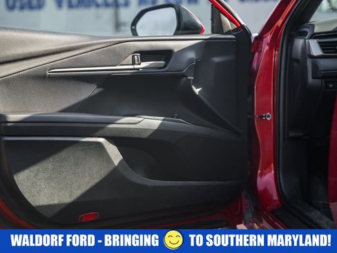 Used 2025 Toyota Camry SE image 37