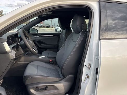 New 2026 Volkswagen Tiguan SE R-Line image 7