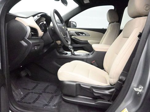 Used 2023 Chevrolet Traverse LS FWD image 12