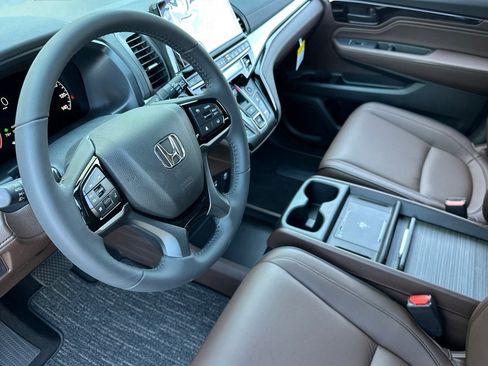New 2026 Honda Odyssey Touring image 4