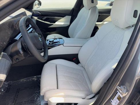 Used 2025 BMW 530i w/ Premium Package RWD image 15