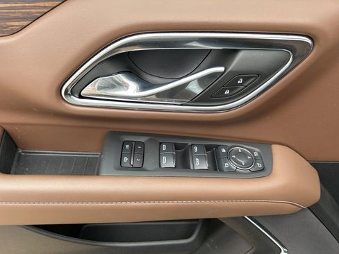 Used 2024 Chevrolet Suburban High Country image 11