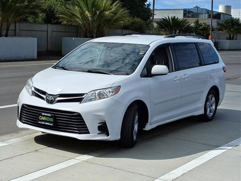 Used 2019 Toyota Sienna LE image 5