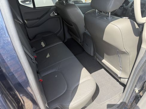 Used 2019 Nissan Frontier SL image 10