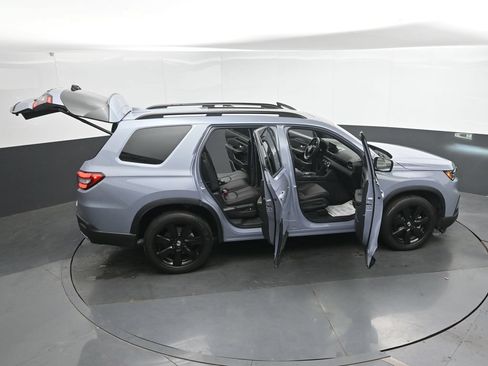 Used 2025 Honda Pilot Black Edition image 48