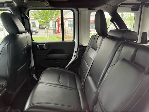 Used 2023 Jeep Wrangler Unlimited Sahara w/ Cold Weather Group AWD/4WD image 6