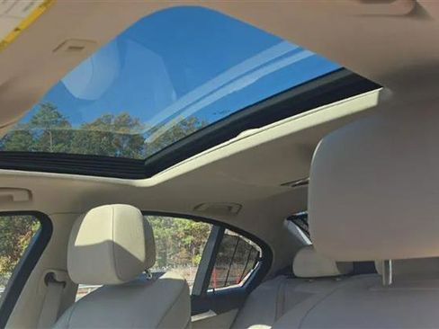 Used 2011 BMW 528i Sedan image 10