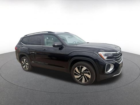 Used 2026 Volkswagen Atlas SE FWD image 3