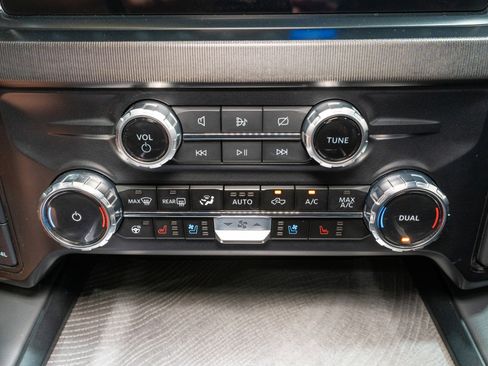 Used 2024 Ford F350 Platinum image 30