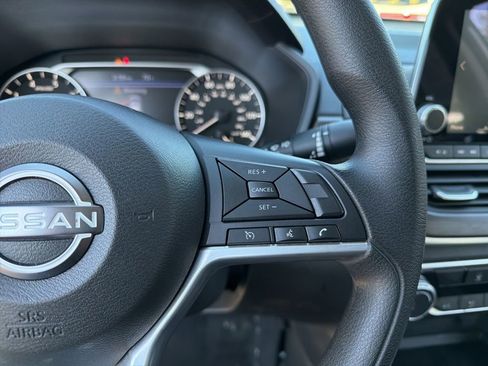 Used 2025 Nissan Altima 2.5 SV FWD image 16